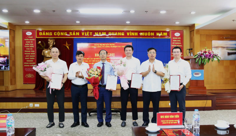 Đảng ủy SBIC công bố quyết định chuẩn y cấp ủy và tổ chức hội nghị về công tác cán bộ