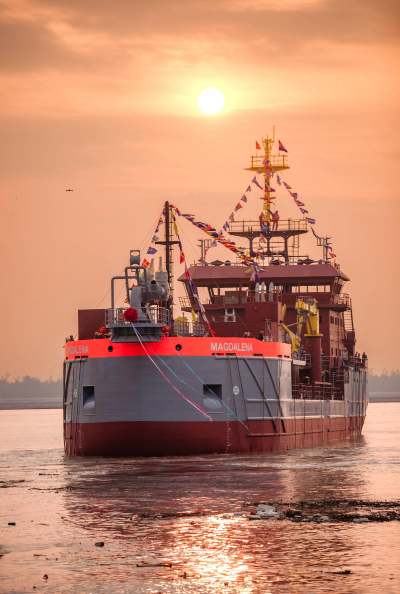 Công ty Đóng tàu Nam Triệu hạ thủy thành công tàu hút 2.300m³ TSHD